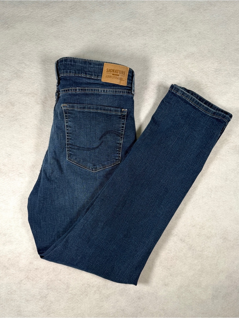Women's Levi's Signature Shaping Straight Actual Size 32X28 READ DESCRIPTION